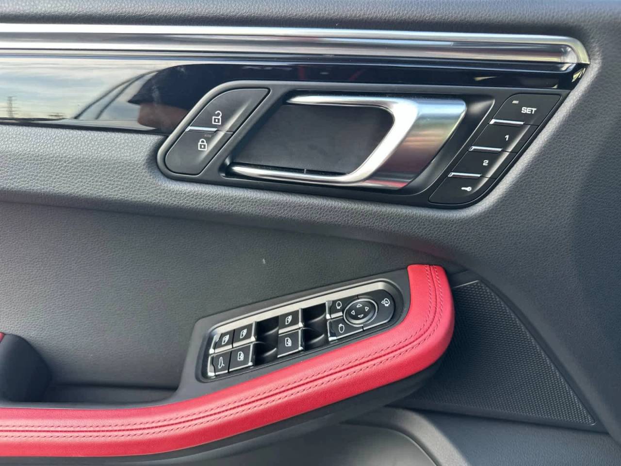 2025 Porsche Macan AWD