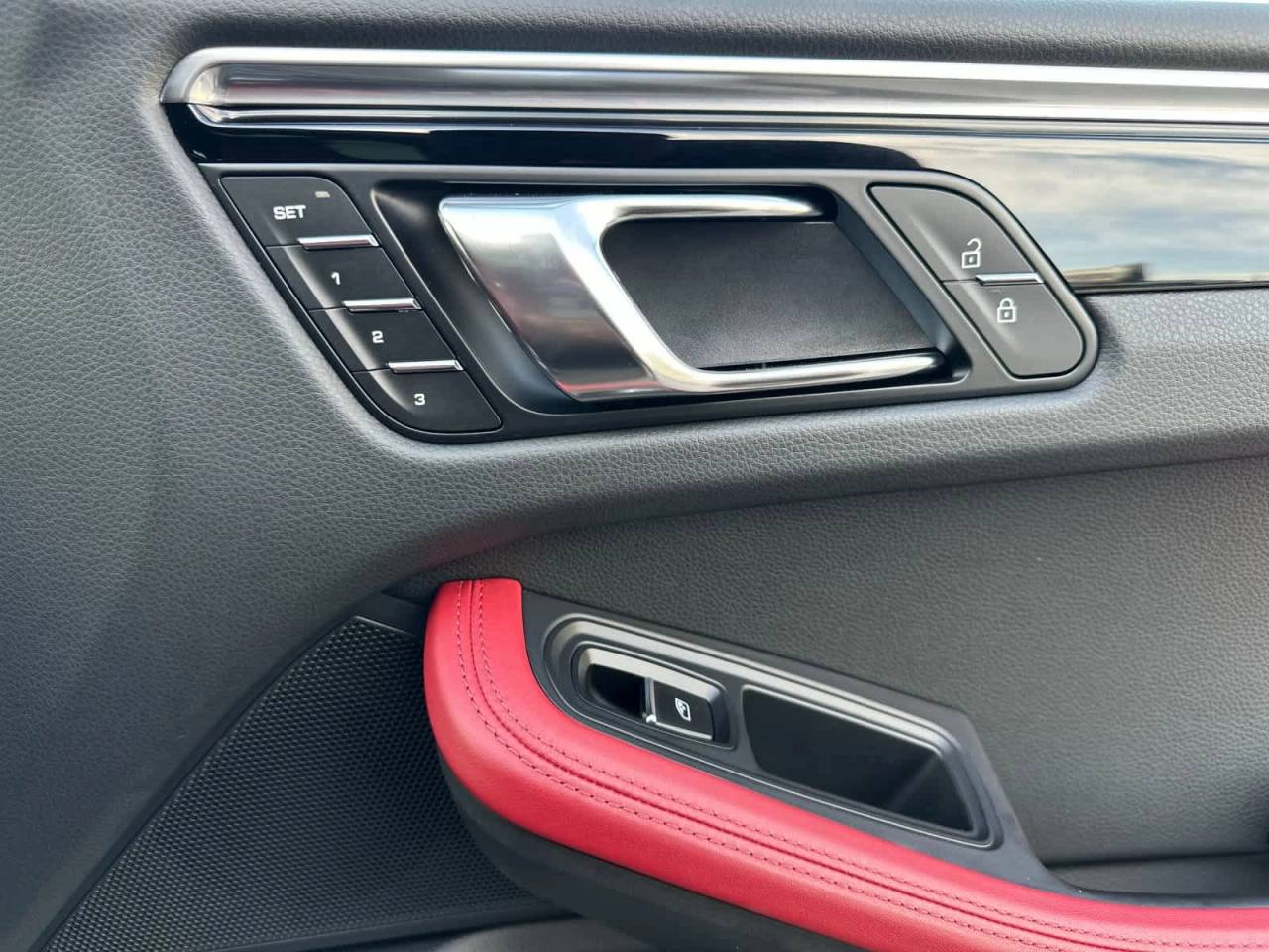 2025 Porsche Macan AWD