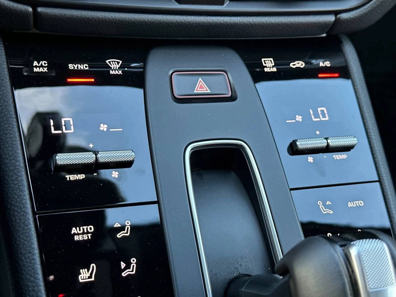 2025 Porsche Macan AWD