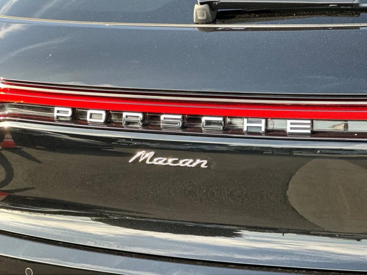 2025 Porsche Macan AWD