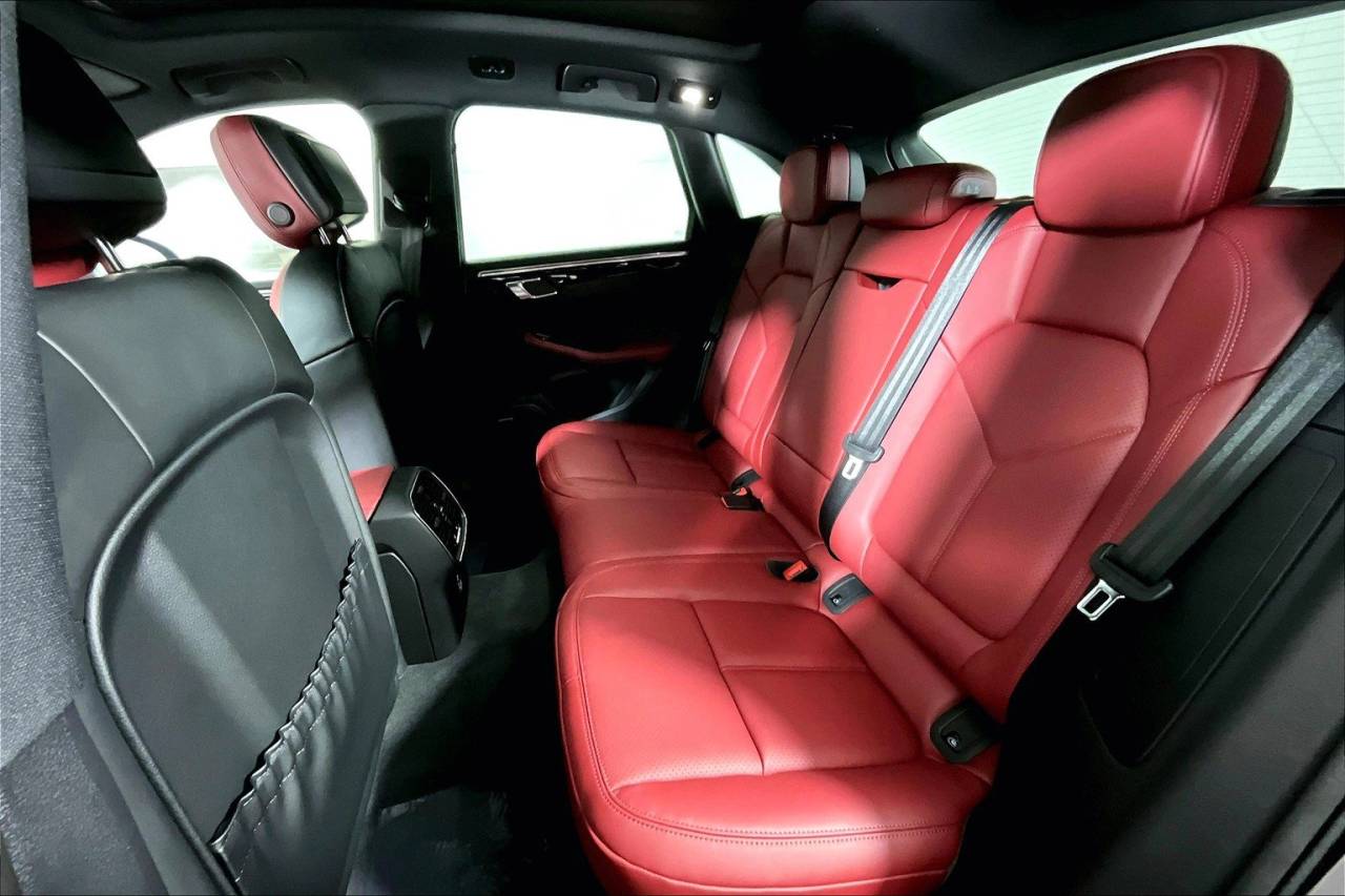 2025 Porsche Macan AWD