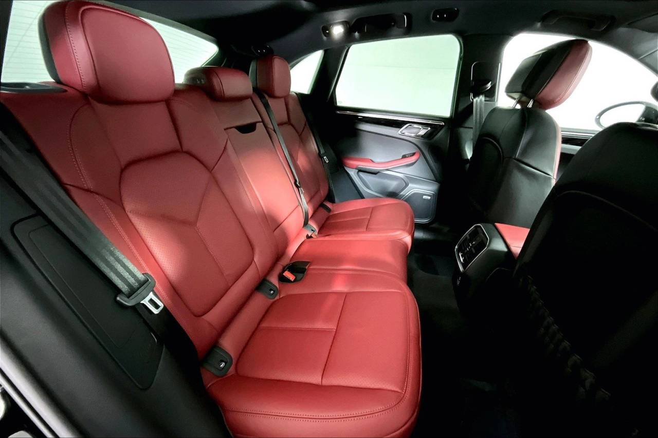 2025 Porsche Macan AWD