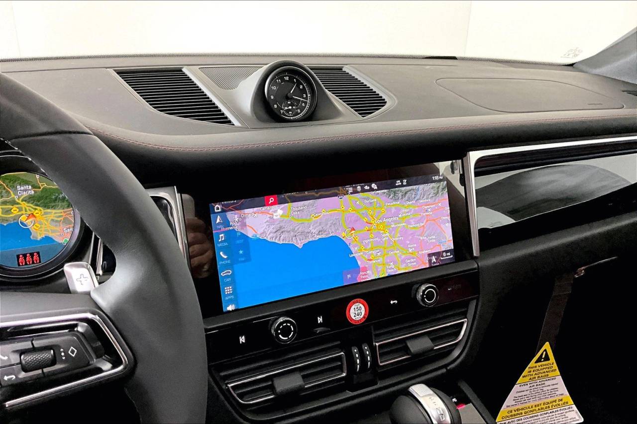 2025 Porsche Macan AWD