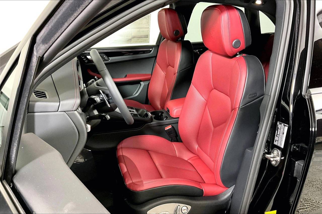 2025 Porsche Macan AWD