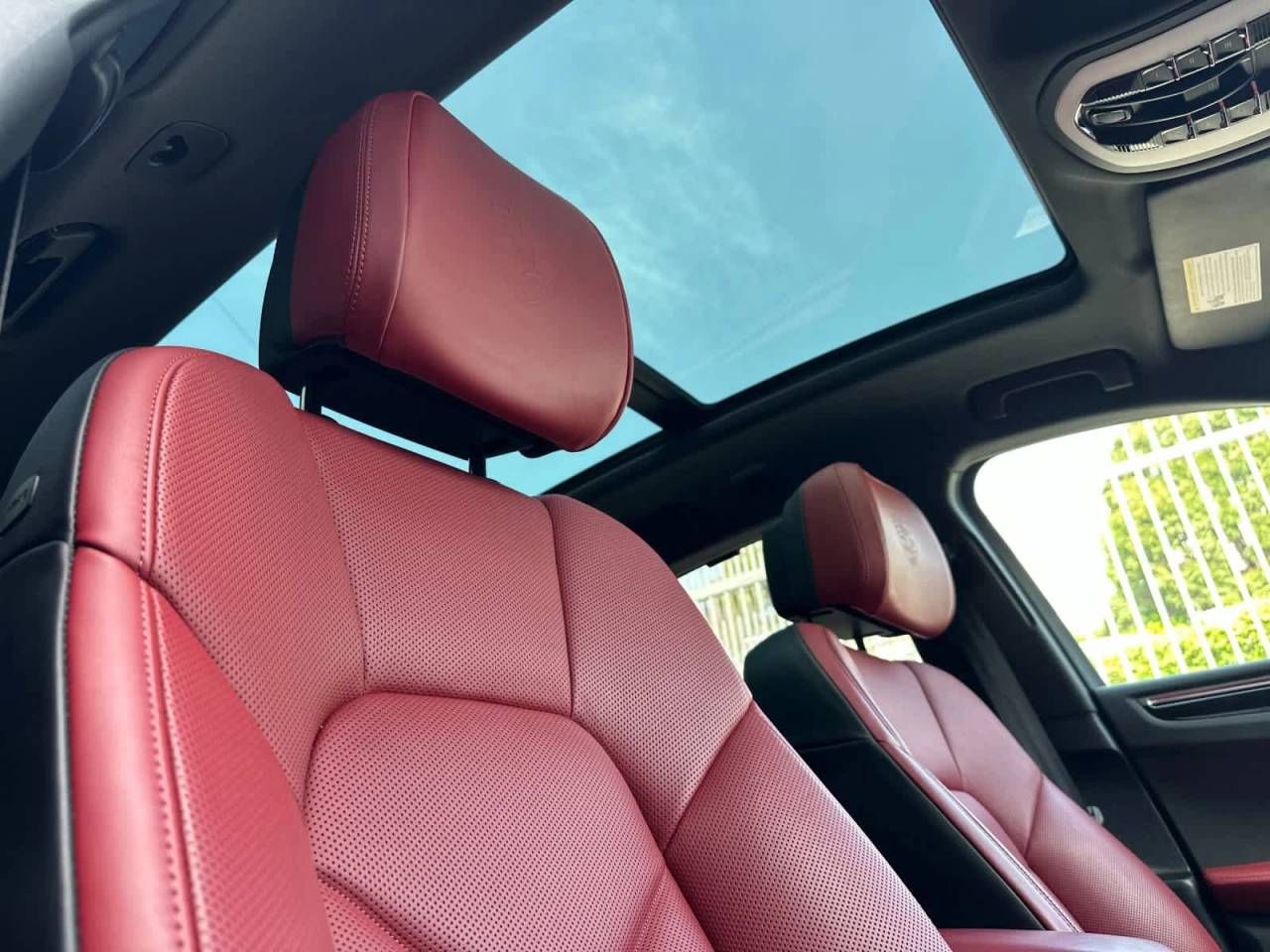 2025 Porsche Macan Base