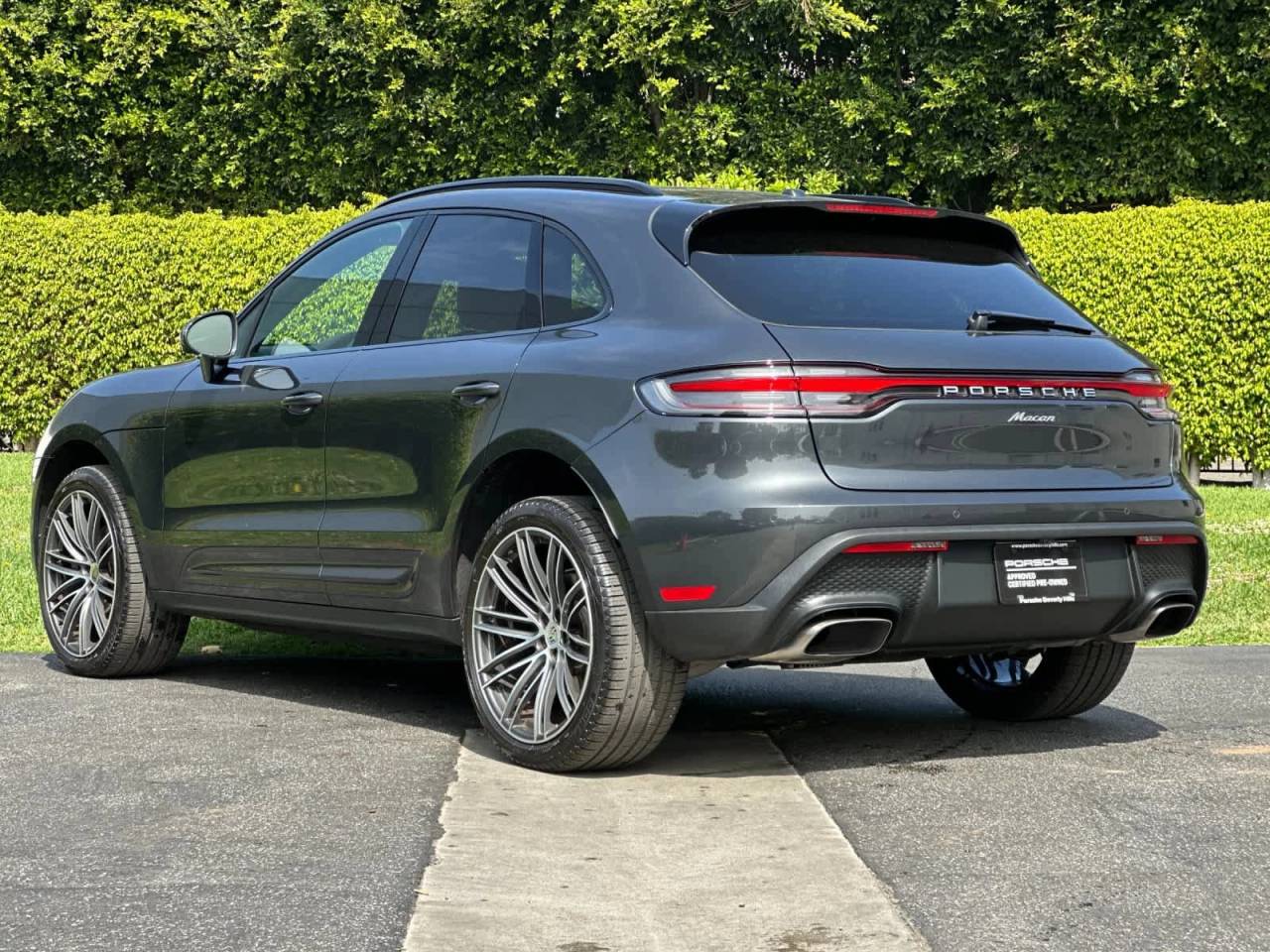 2025 Porsche Macan Base