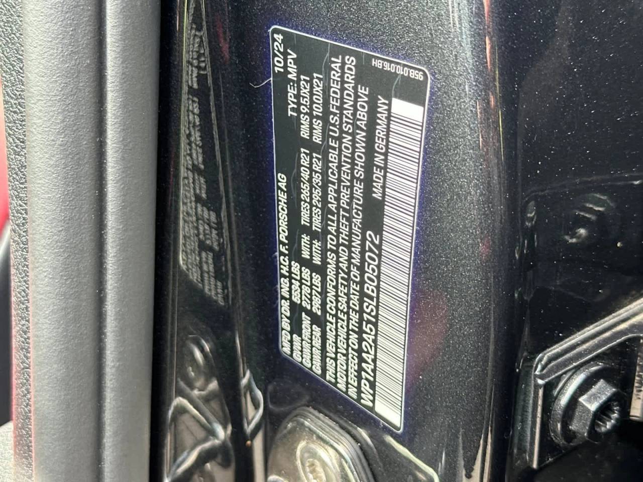 2025 Porsche Macan Base