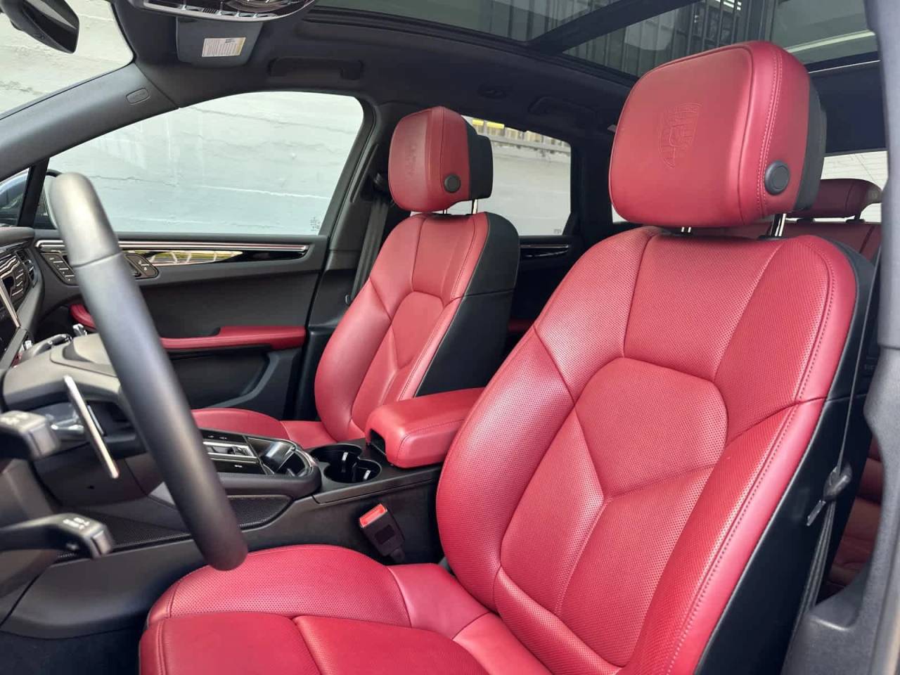 2025 Porsche Macan Base