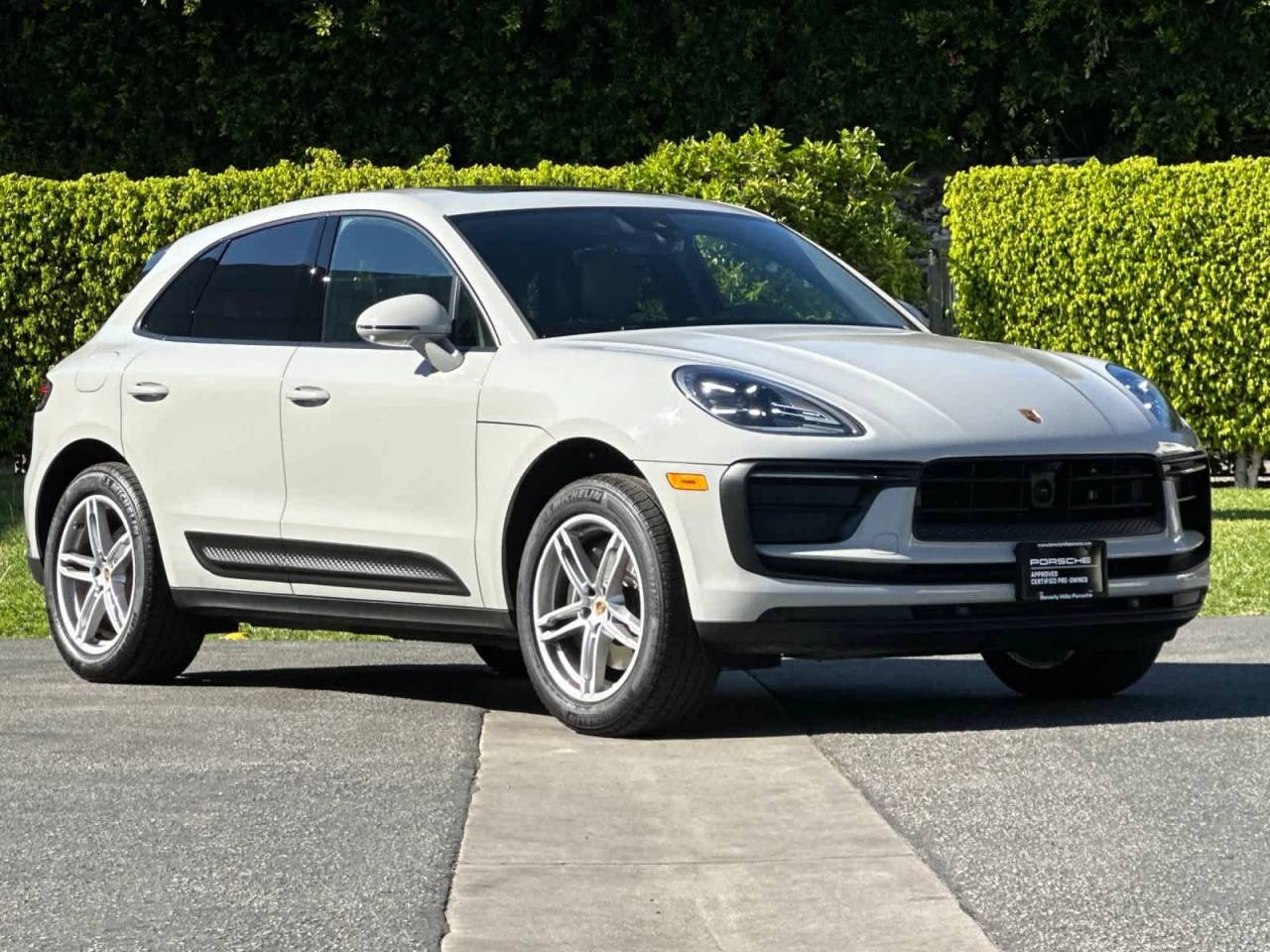 2025 Porsche Macan Base