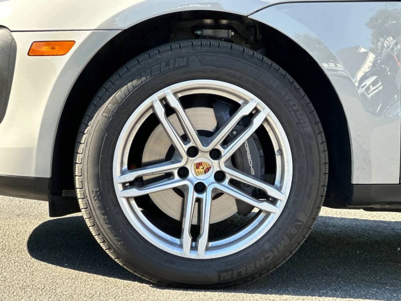 2025 Porsche Macan Base