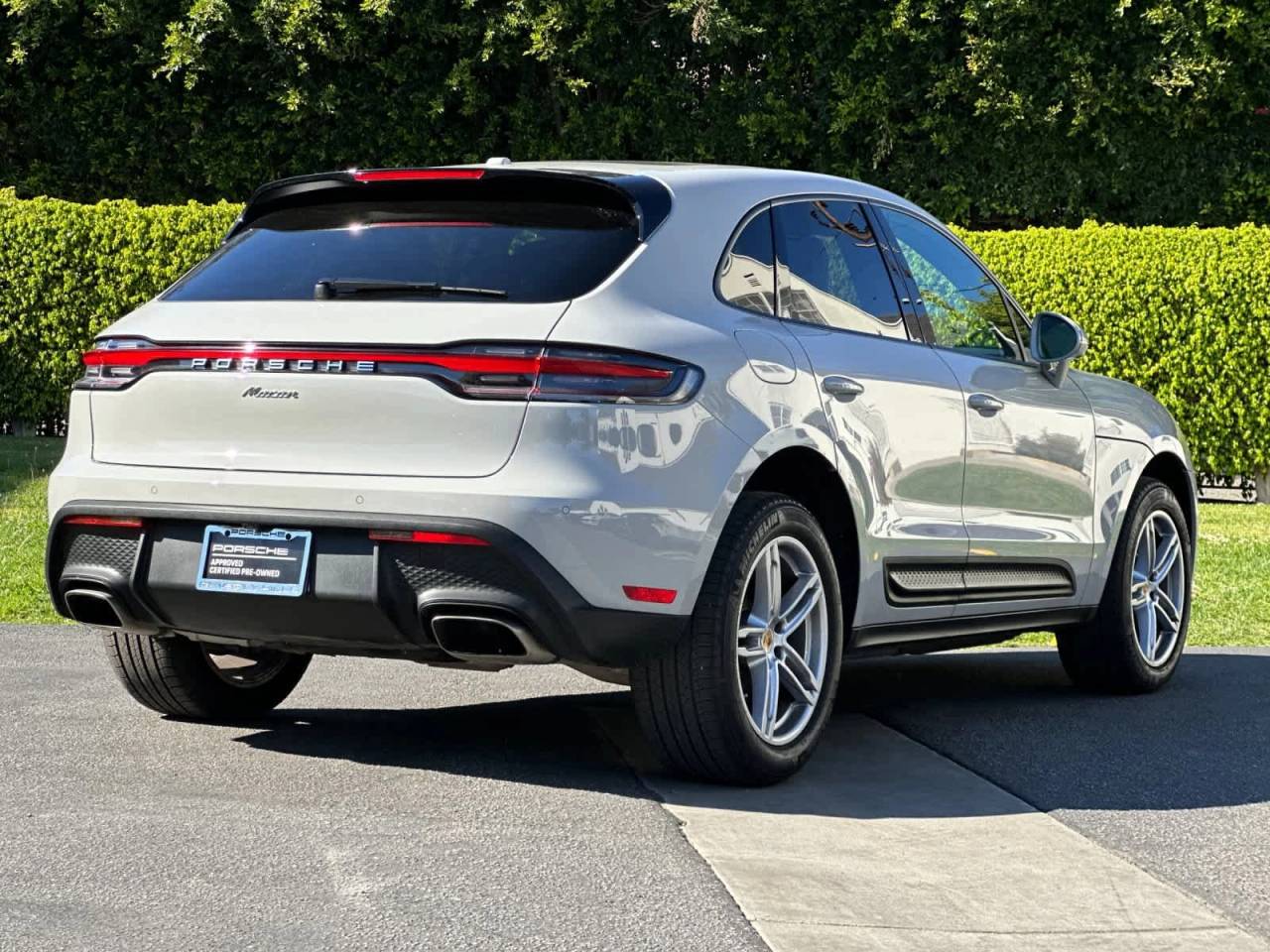 2025 Porsche Macan Base
