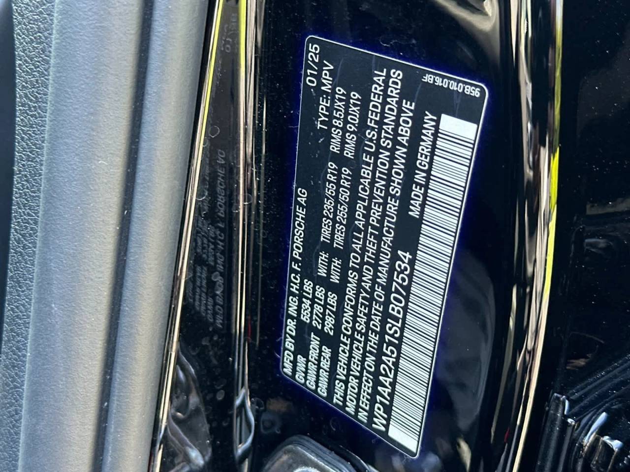 2025 Porsche Macan Base