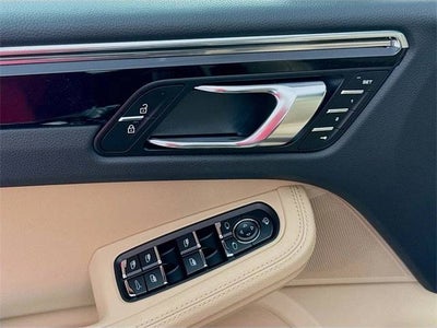 2025 Porsche Macan AWD