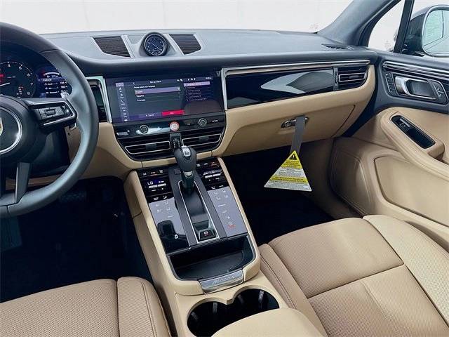 2025 Porsche Macan AWD