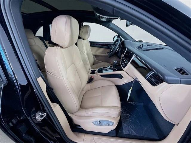 2025 Porsche Macan AWD