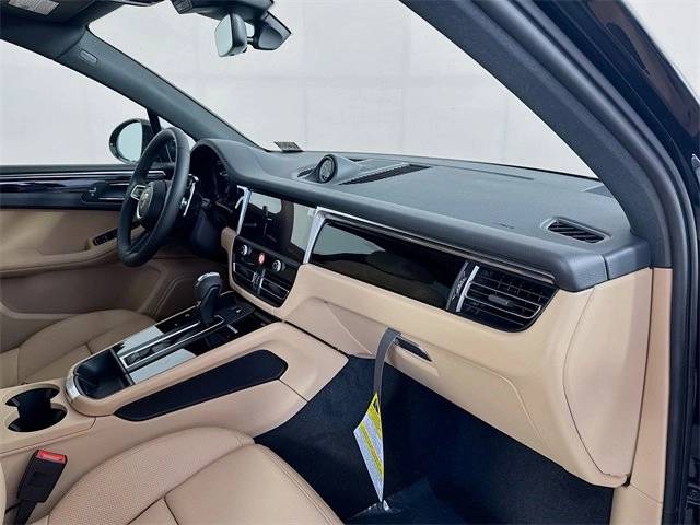 2025 Porsche Macan AWD