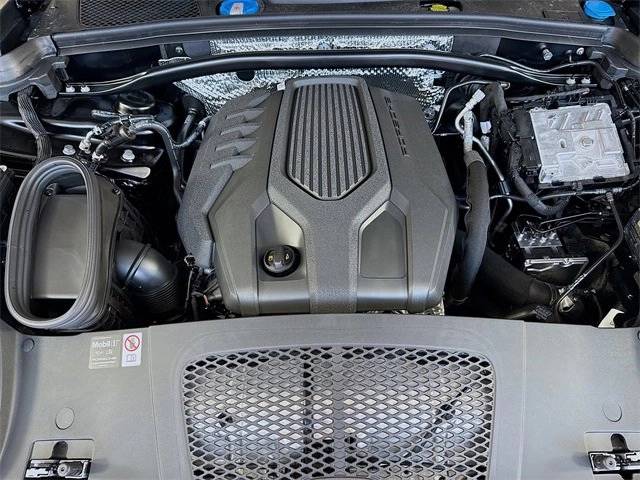 2025 Porsche Macan AWD