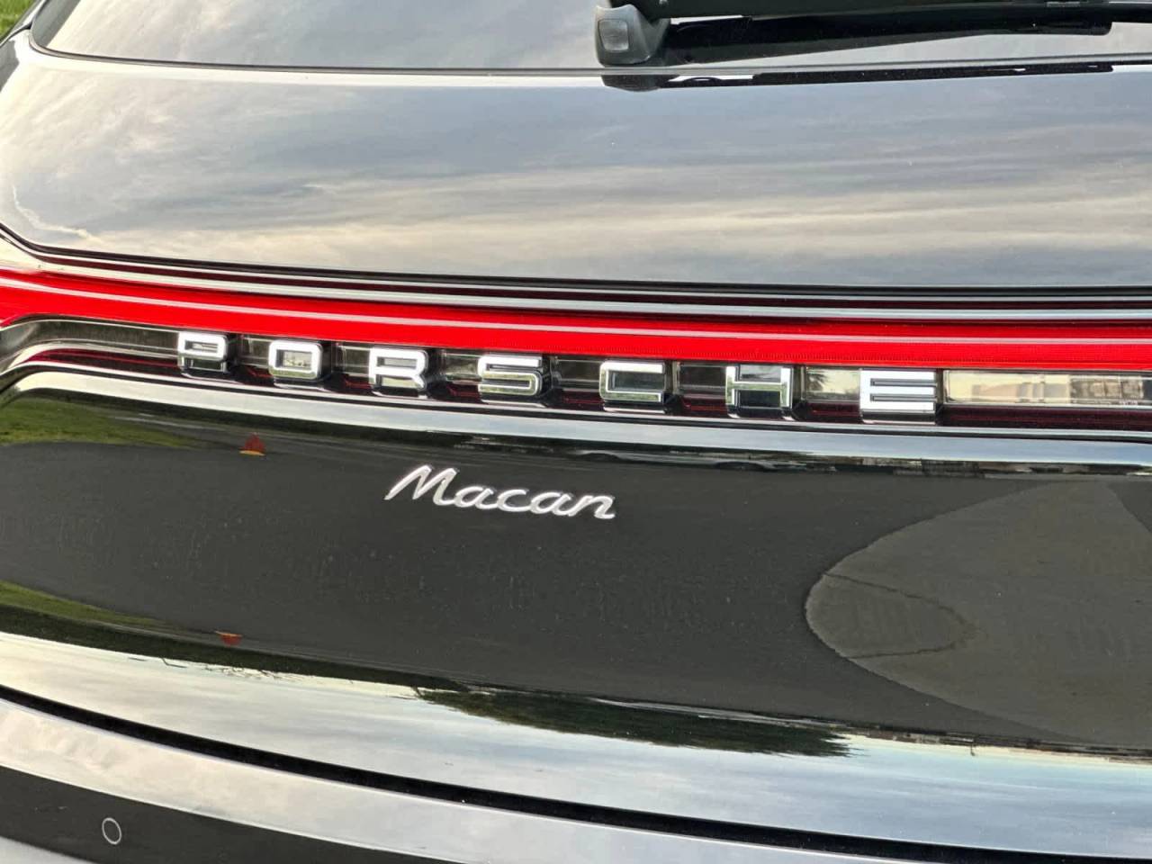 2025 Porsche Macan Base