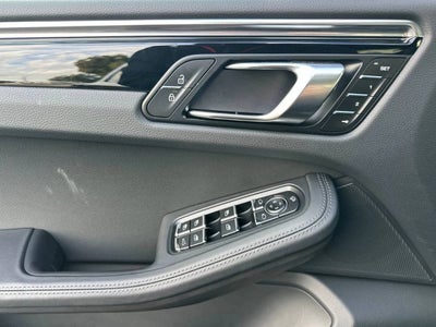 2025 Porsche Macan AWD