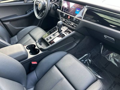 2025 Porsche Macan AWD