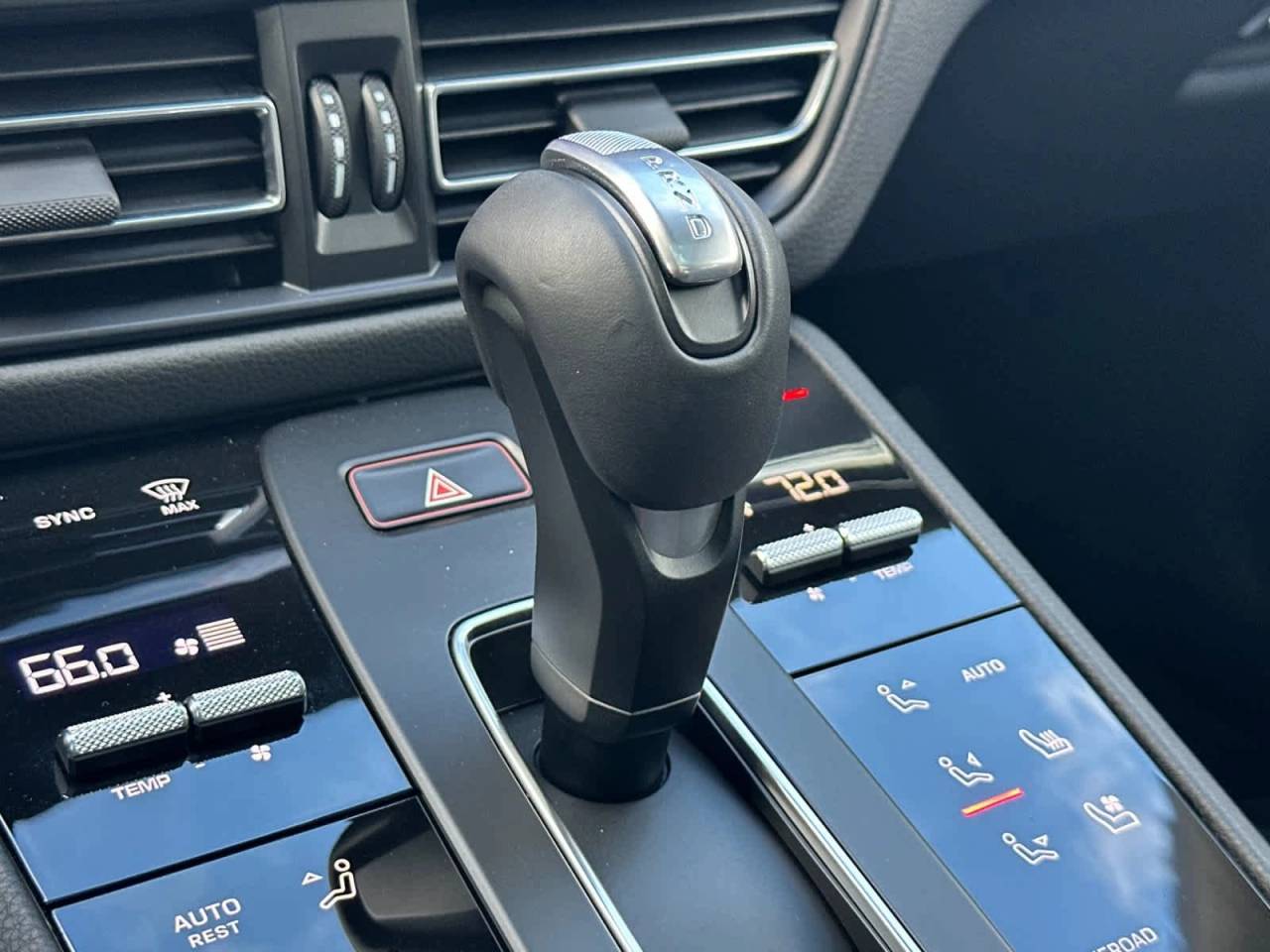 2025 Porsche Macan AWD