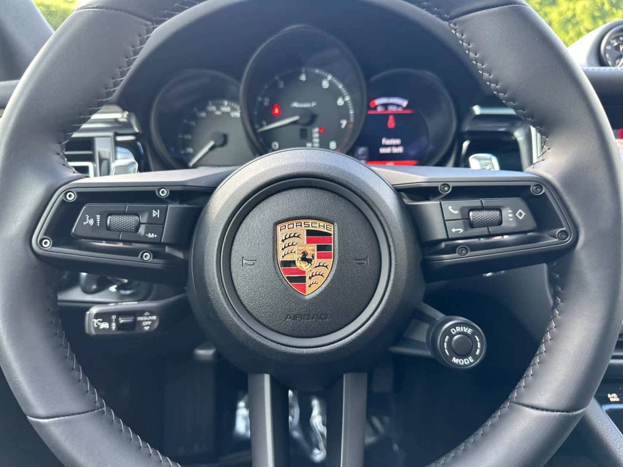 2025 Porsche Macan AWD