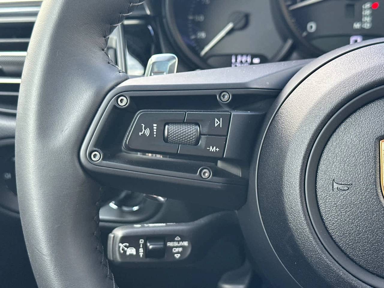 2025 Porsche Macan AWD