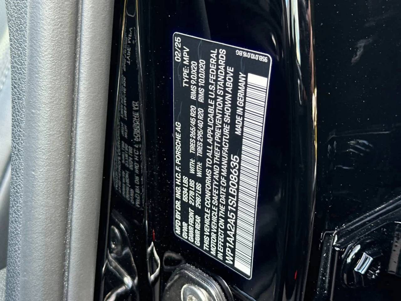 2025 Porsche Macan AWD