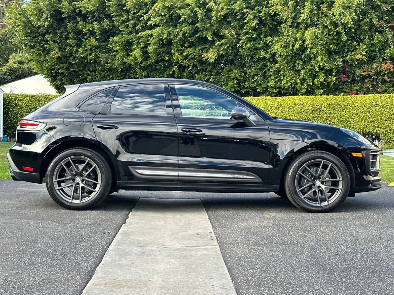 2025 Porsche Macan AWD
