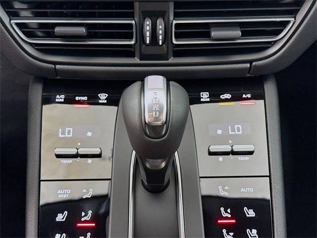 2025 Porsche Macan Base