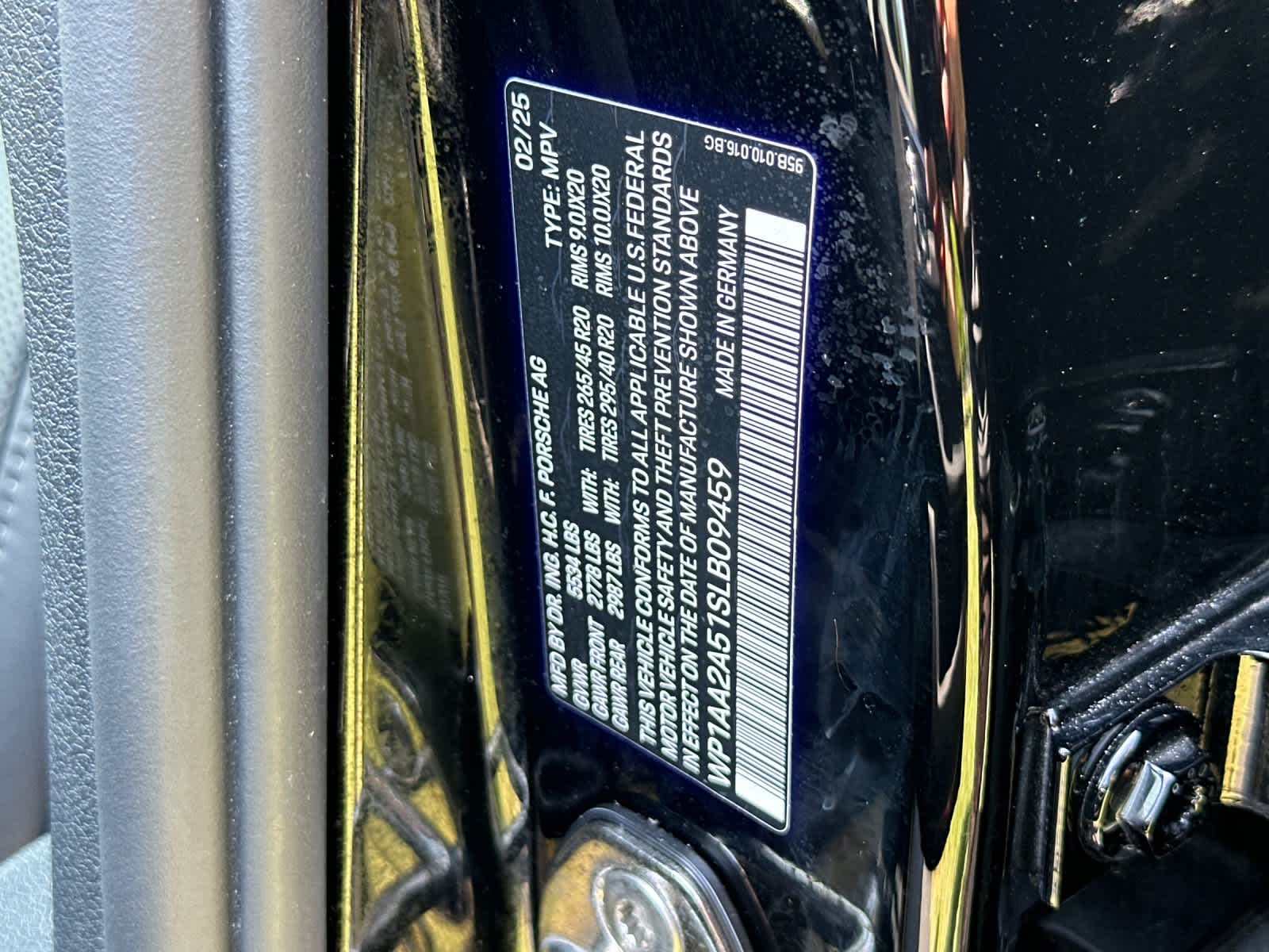 2025 Porsche Macan Base