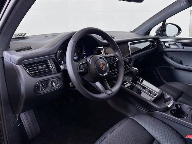 2025 Porsche Macan Base