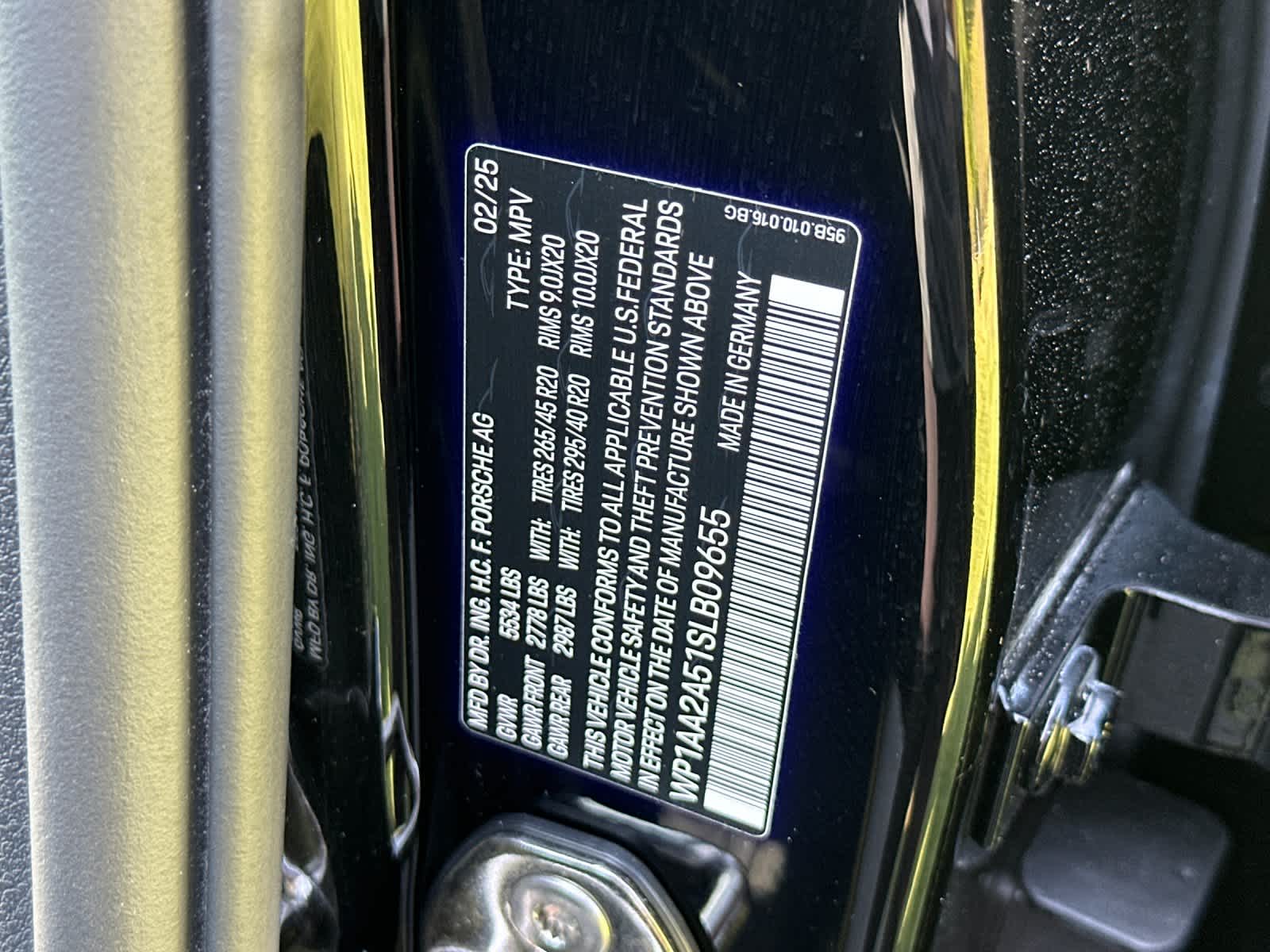 2025 Porsche Macan Base