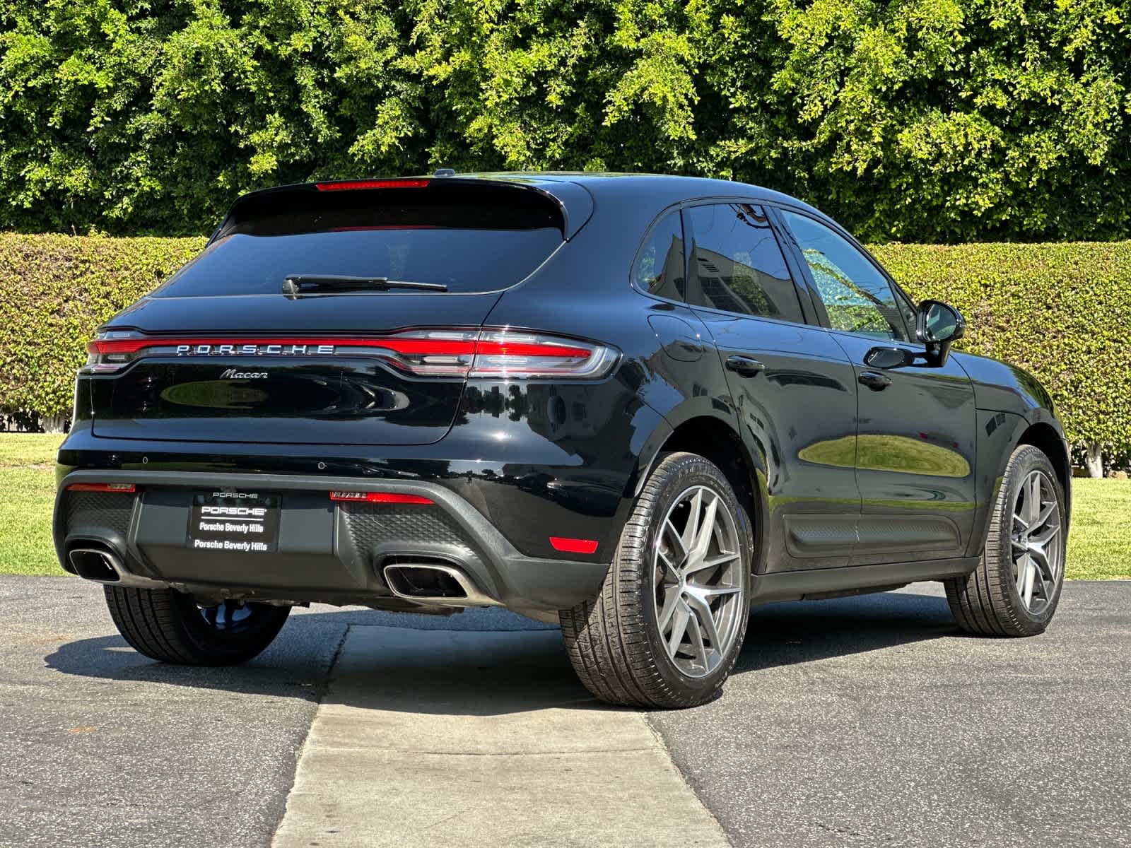 2025 Porsche Macan Base