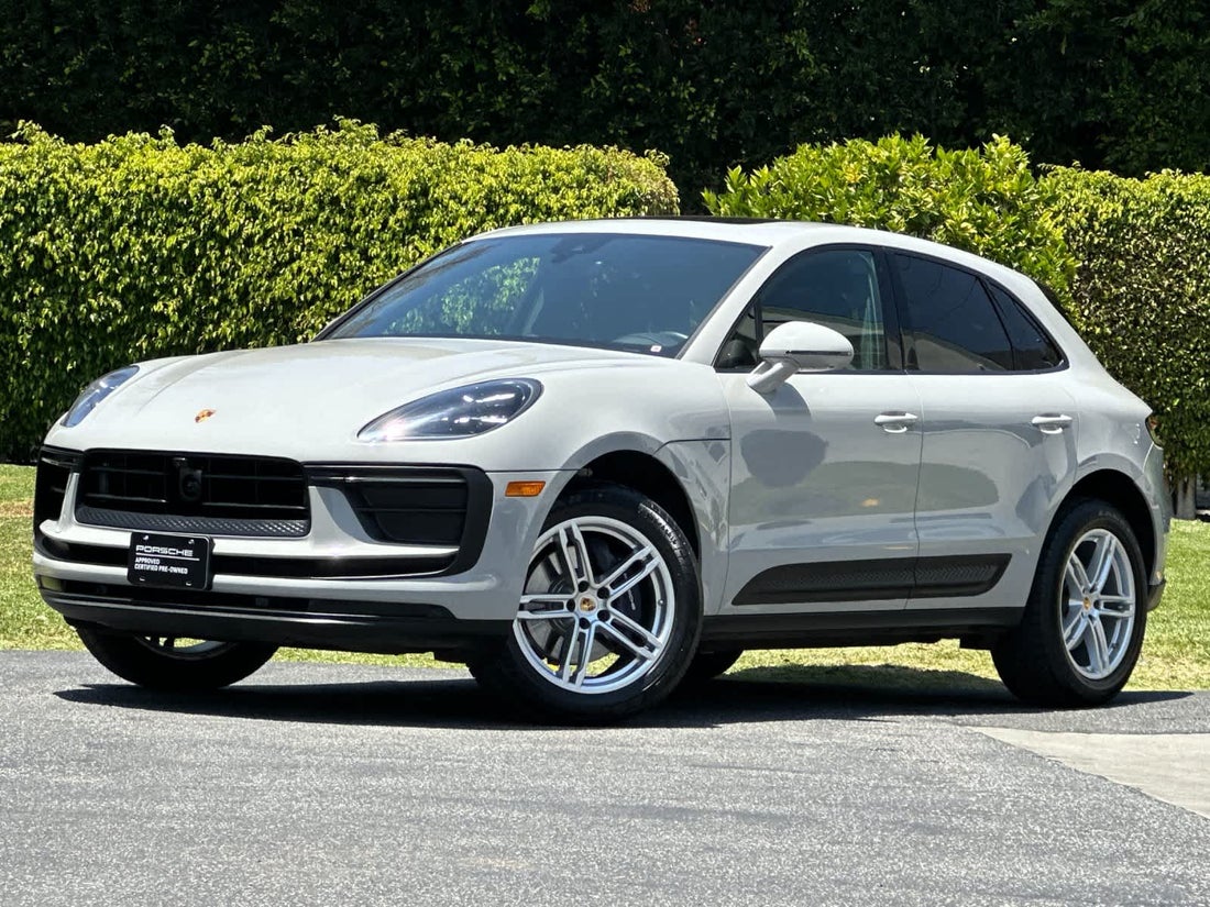 2025 Porsche Macan — photo 1 of 33