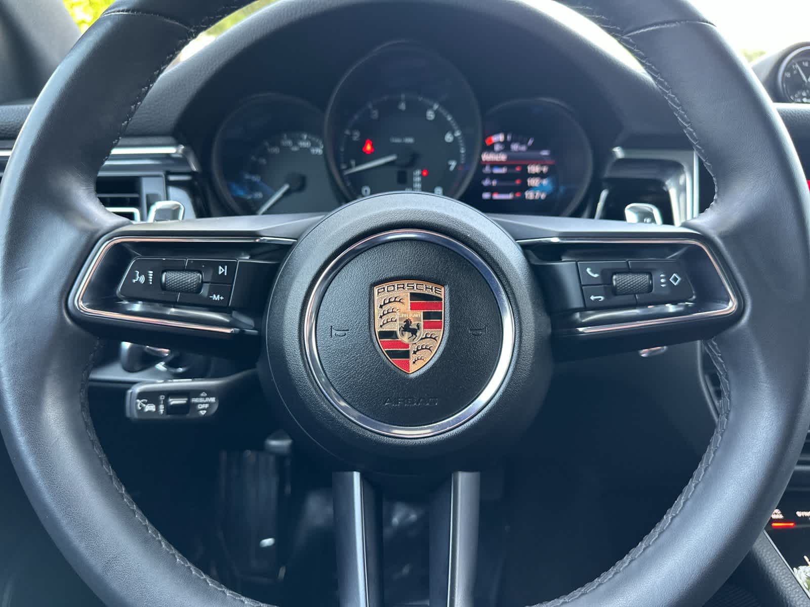 2025 Porsche Macan Base