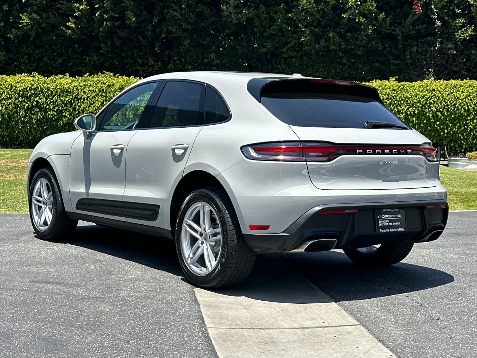 2025 Porsche Macan Base