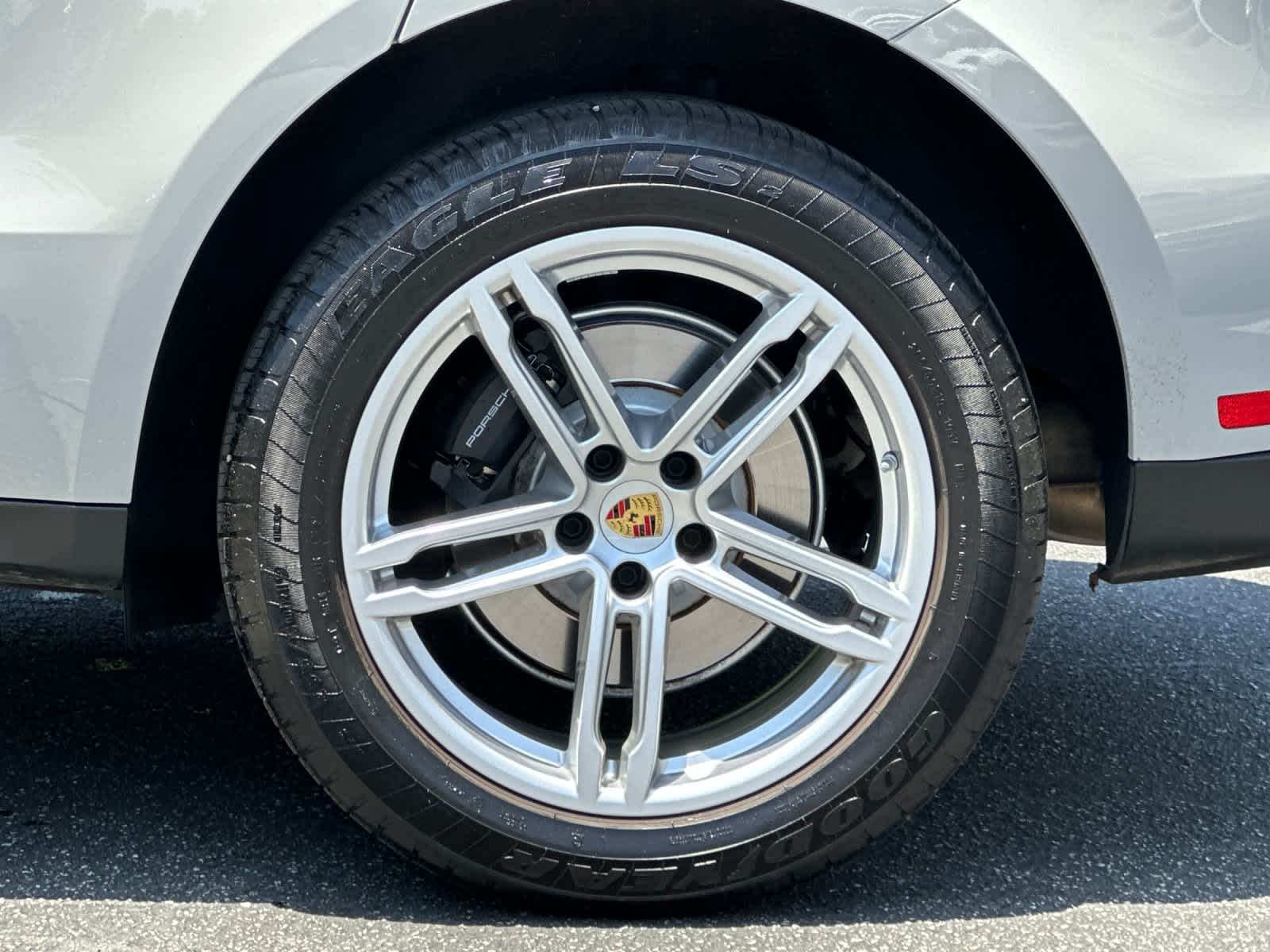 2025 Porsche Macan Base