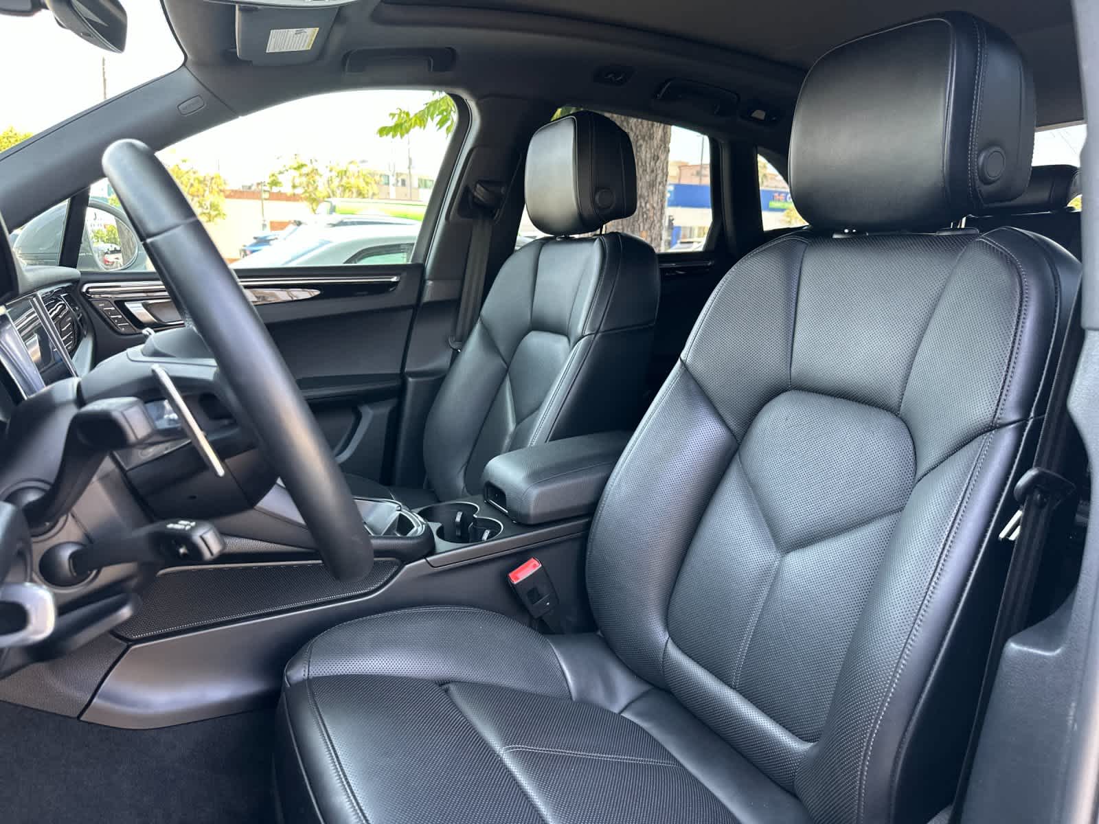 2025 Porsche Macan Base