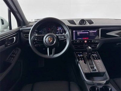 2025 Porsche Macan Base