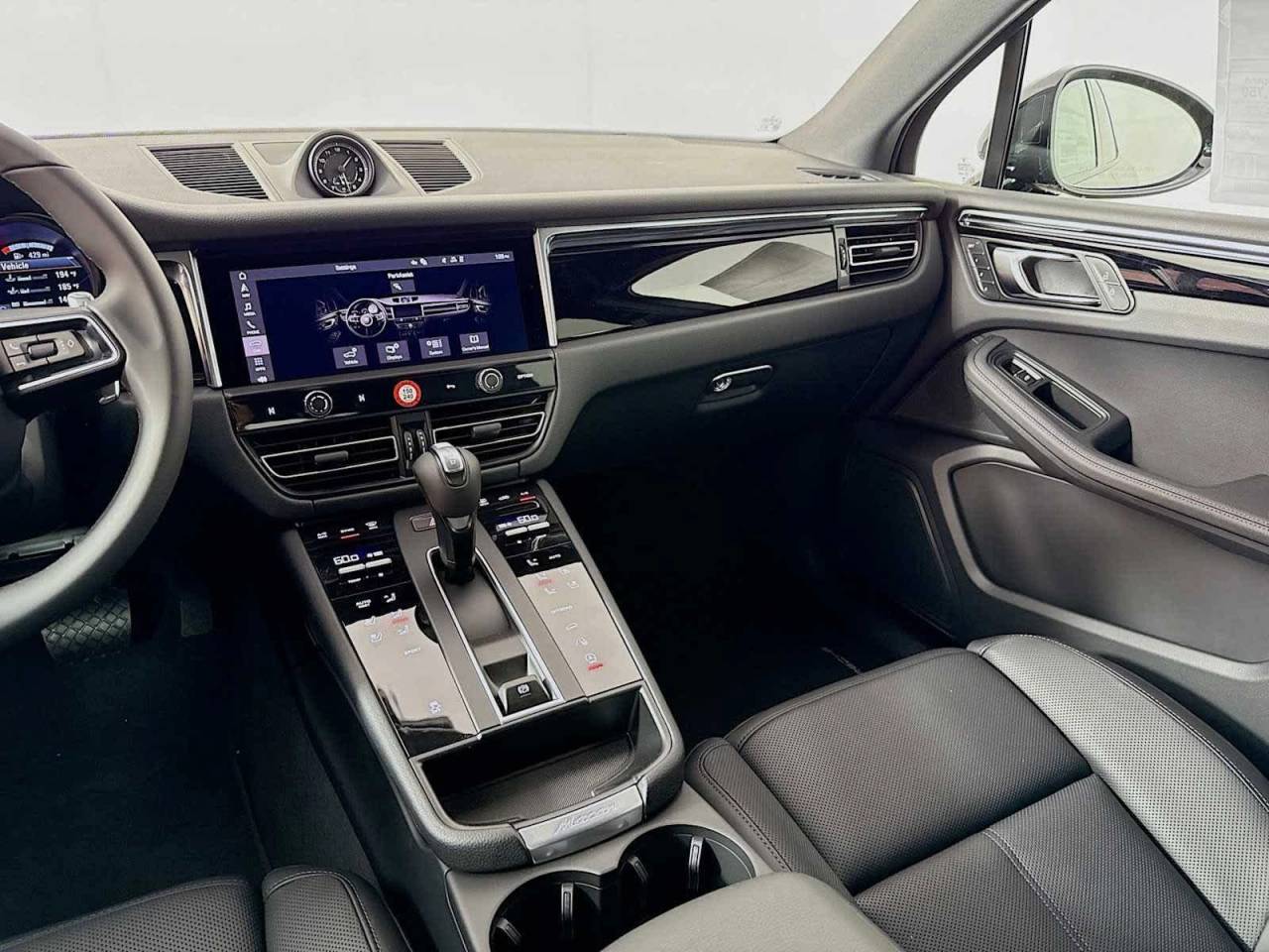 2025 Porsche Macan AWD