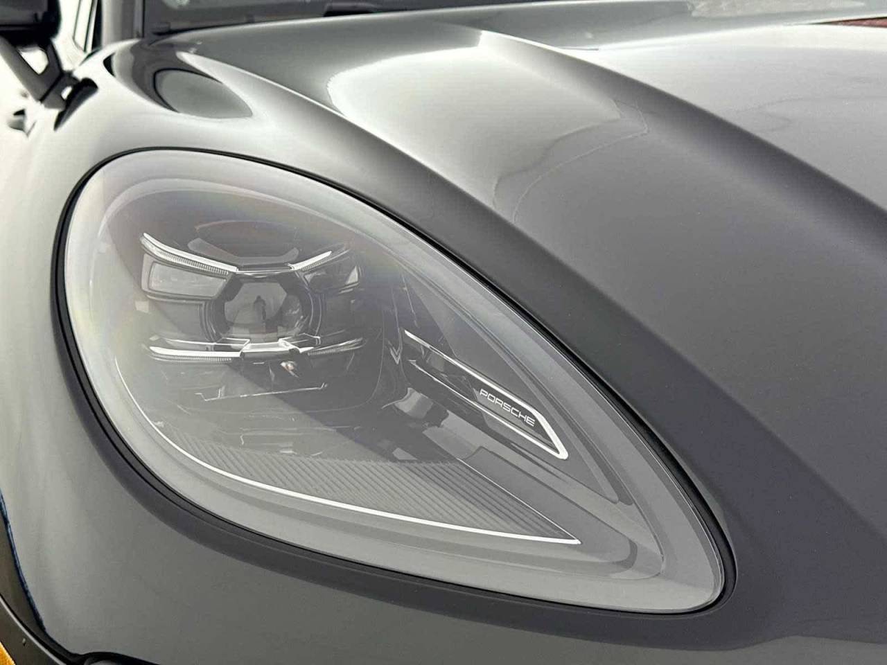 2025 Porsche Macan AWD