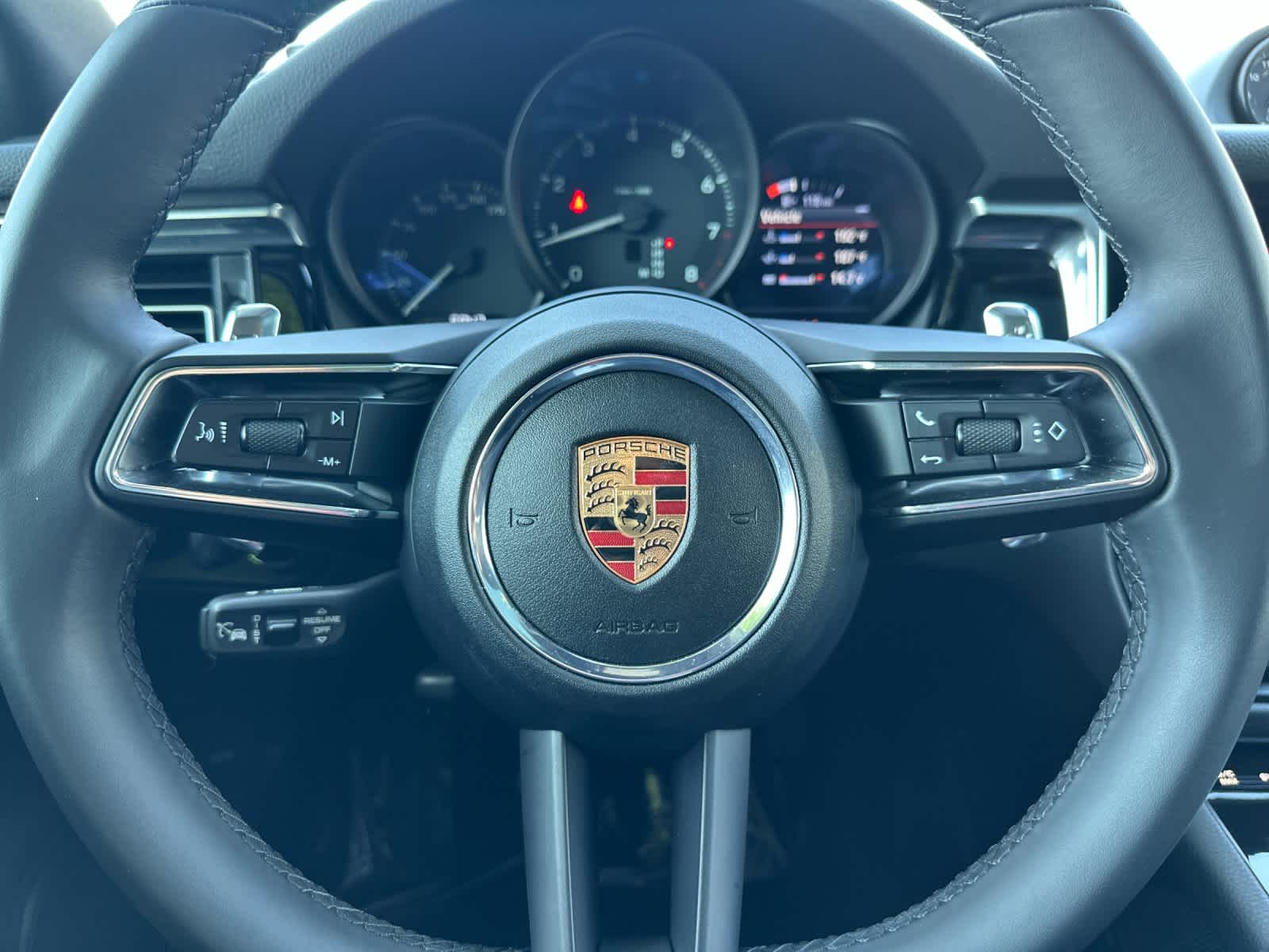 2025 Porsche Macan Base