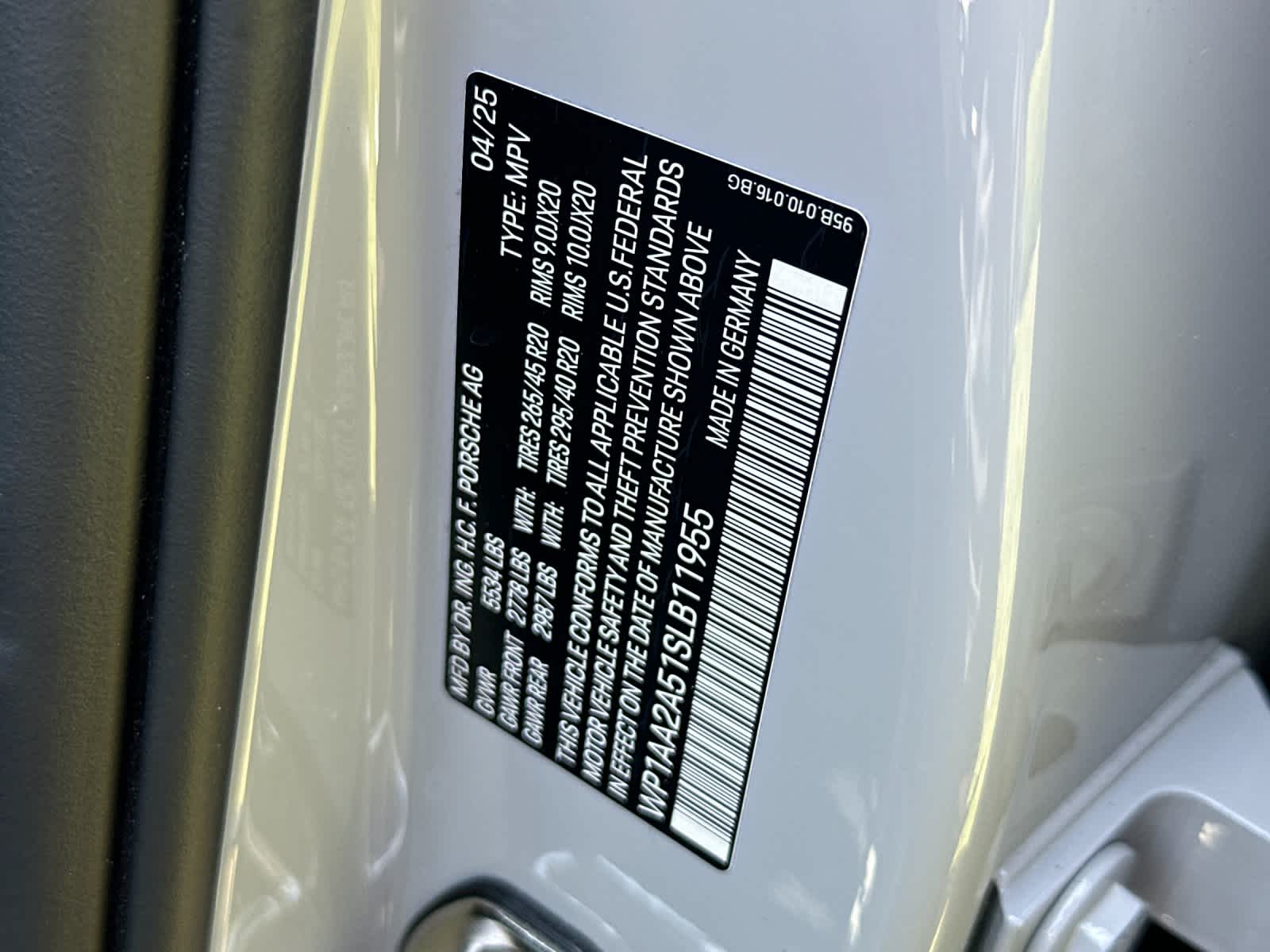 2025 Porsche Macan Base