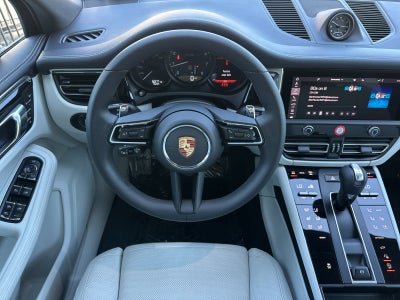 2025 Porsche Macan Base