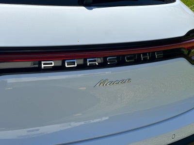2025 Porsche Macan Base