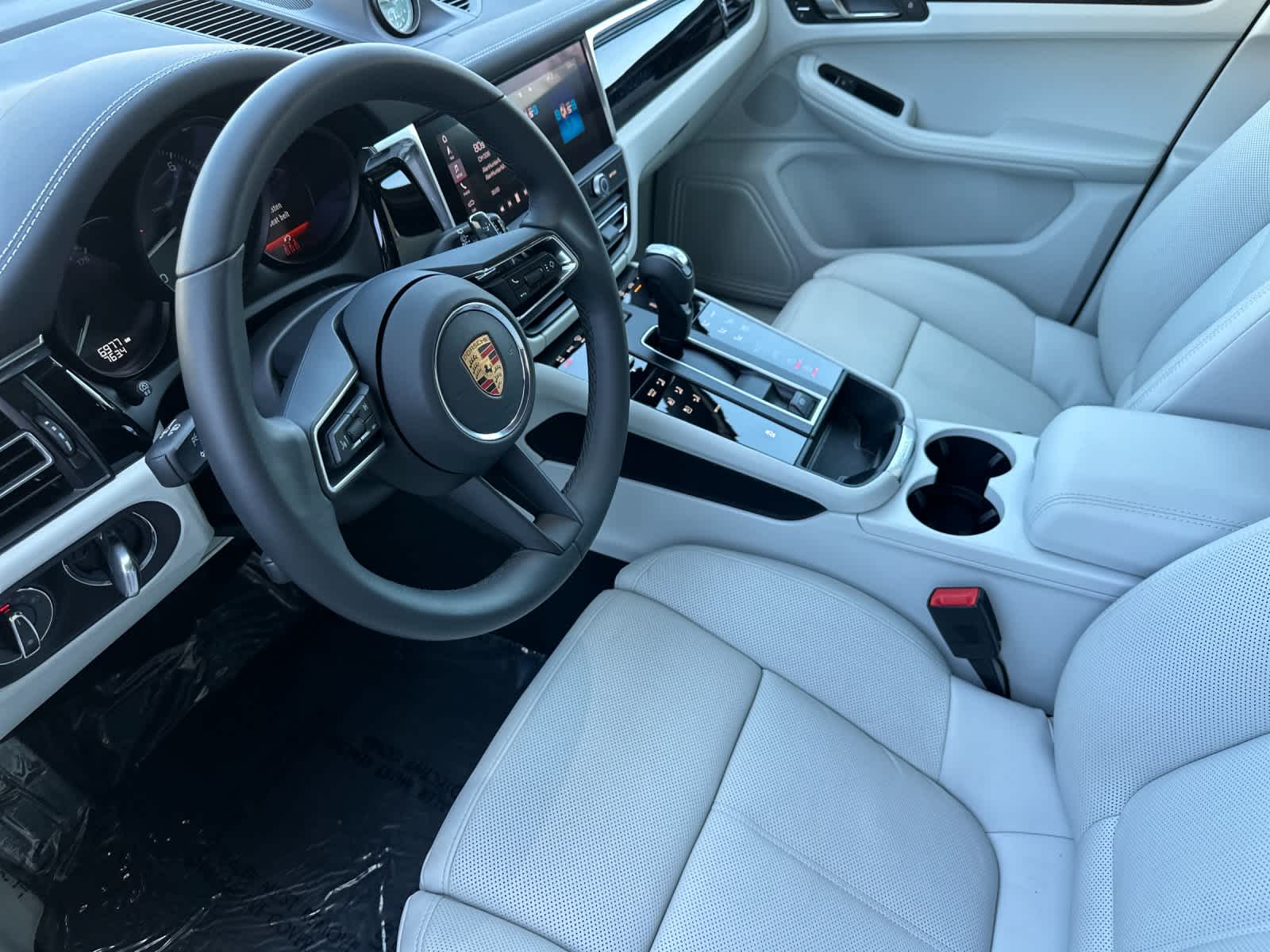 2025 Porsche Macan Base