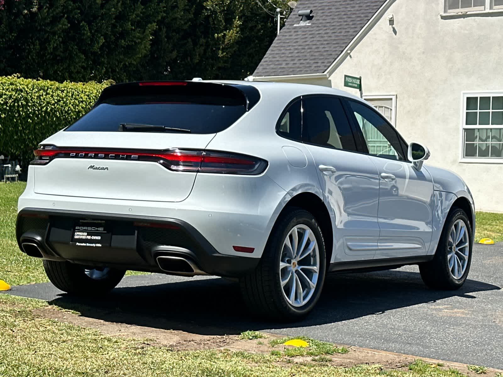 2025 Porsche Macan Base