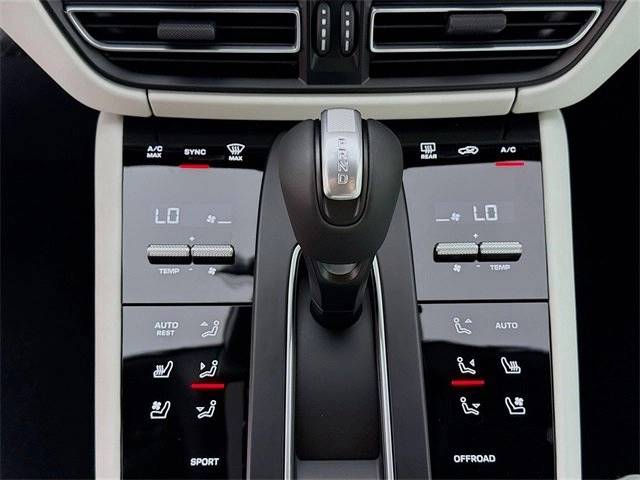 2025 Porsche Macan Base