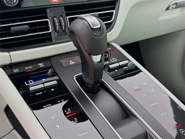 2025 Porsche Macan Base